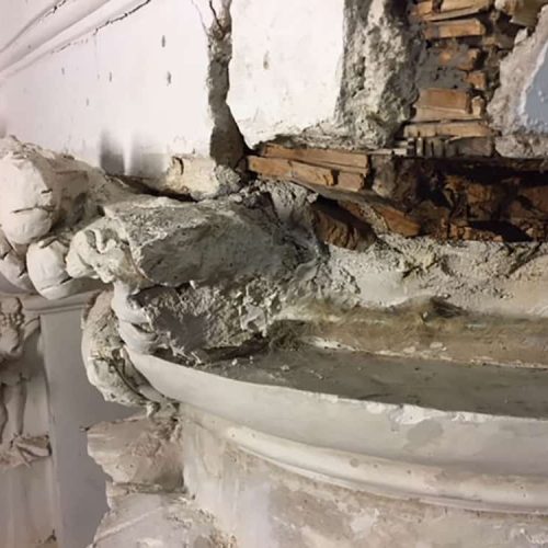 Restauro e riscostruzione di un capitello