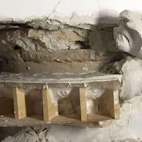 Restauro e riscostruzione di un capitello