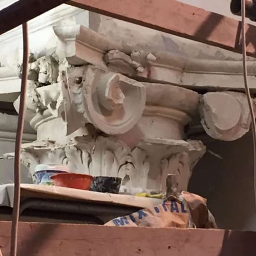 Restauro e riscostruzione di un capitello