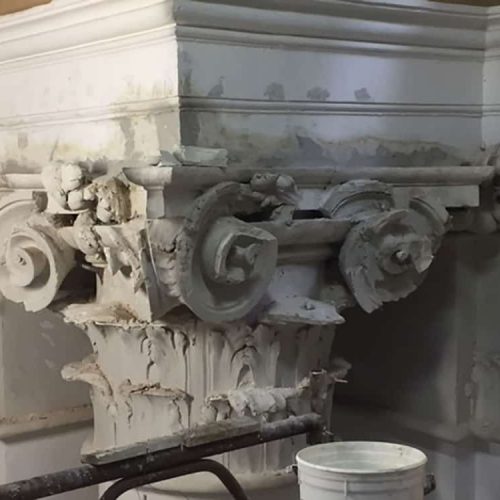 Restauro e riscostruzione di un capitello