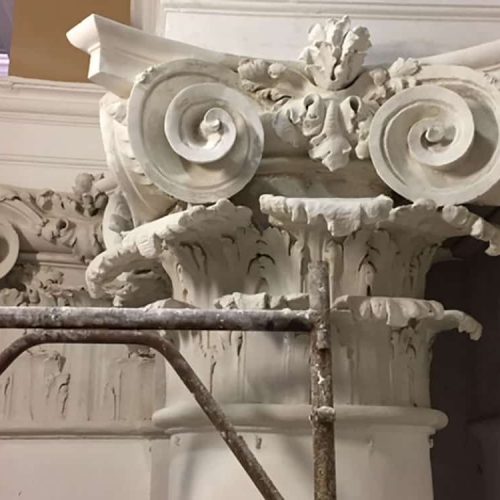 Restauro e riscostruzione di un capitello