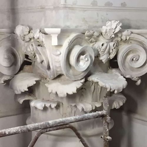 Restauro e riscostruzione di un capitello